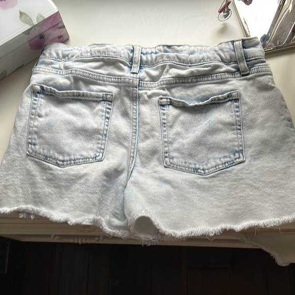Blue jean shorts. Pockets in front and back! Includes elastic to tighten inside. - Picture 3 of 3